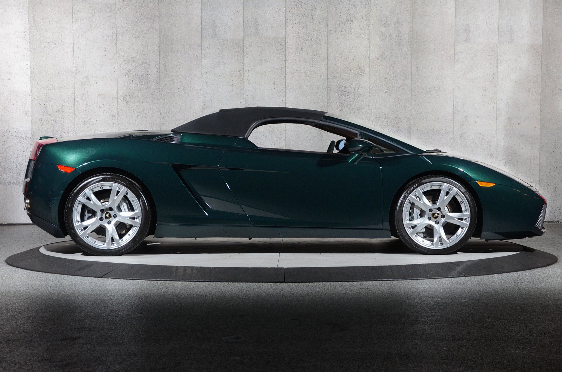 Used 2008 Lamborghini Gallardo Spyder AWD/4WD image 2