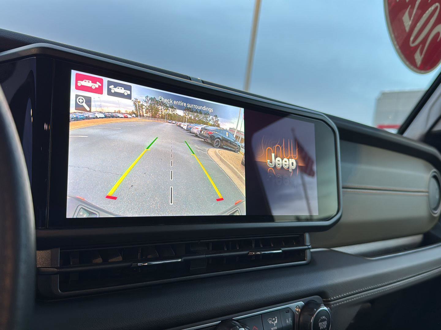 Used 2024 Jeep Gladiator Mojave w/ Technology Group image 25