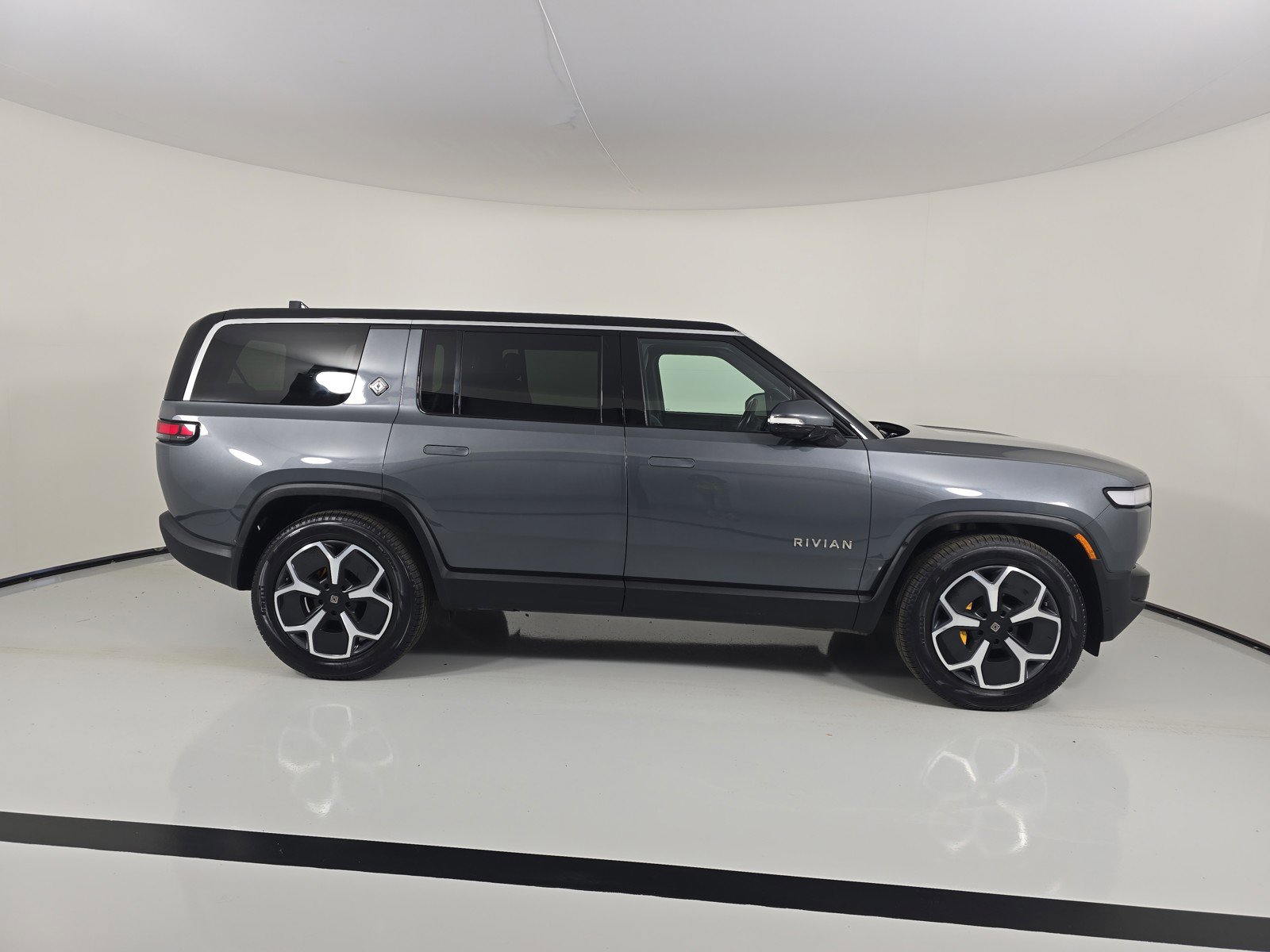 Used 2023 Rivian R1S Launch Edition AWD/4WD image 6