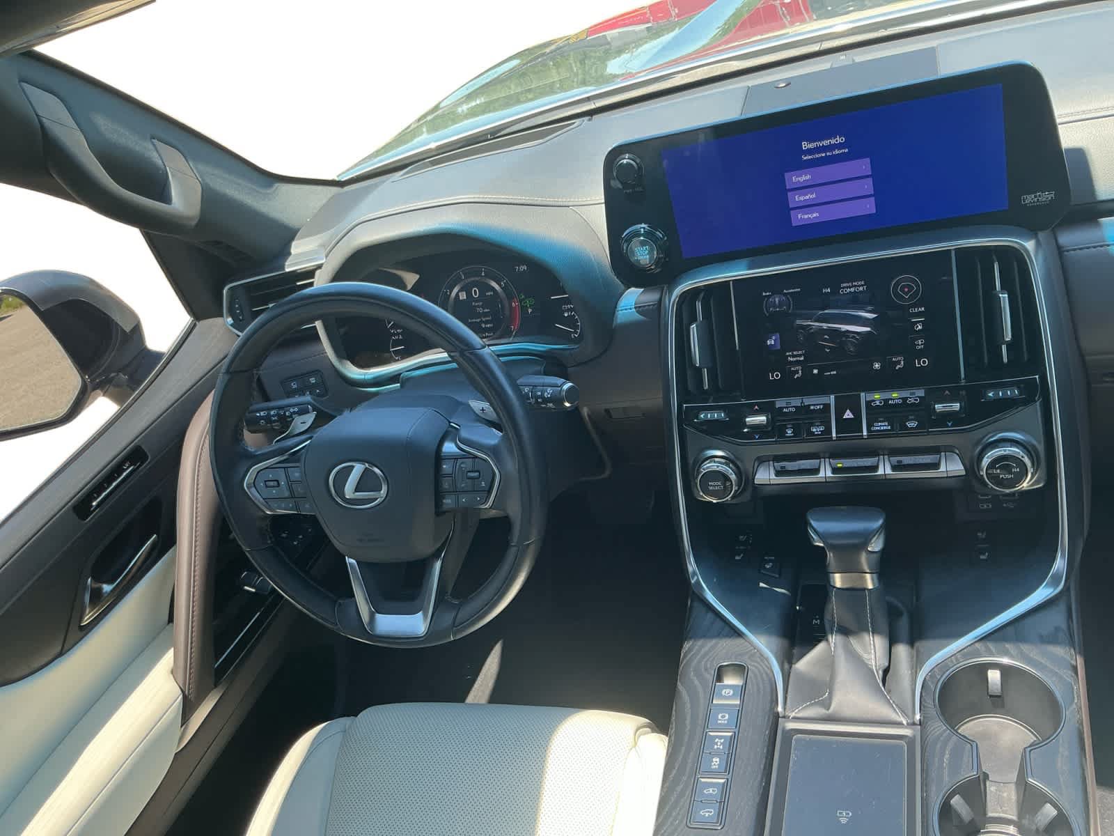 Used 2022 Lexus LX 600 4WD w/ Luxury Package image 11