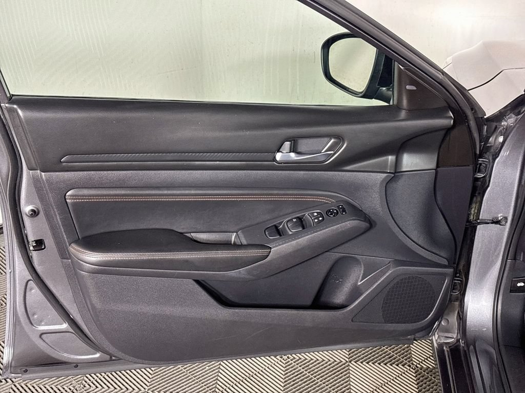 Used 2020 Nissan Altima 2.5 SR FWD image 10