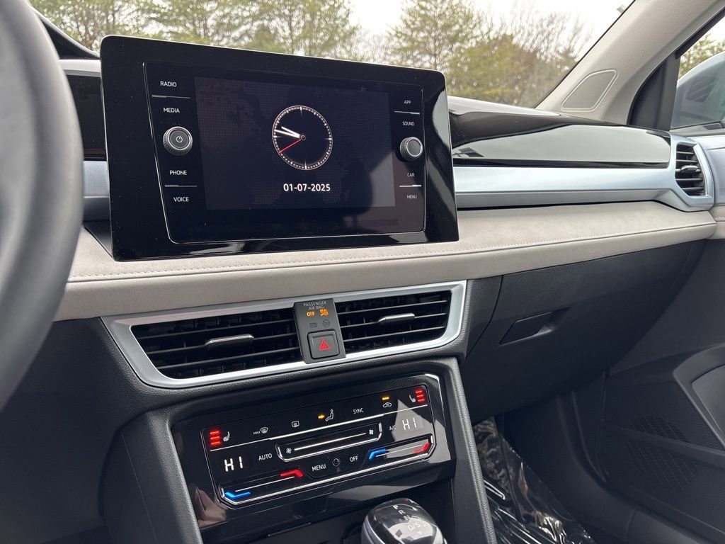 New 2025 Volkswagen Taos SE image 19