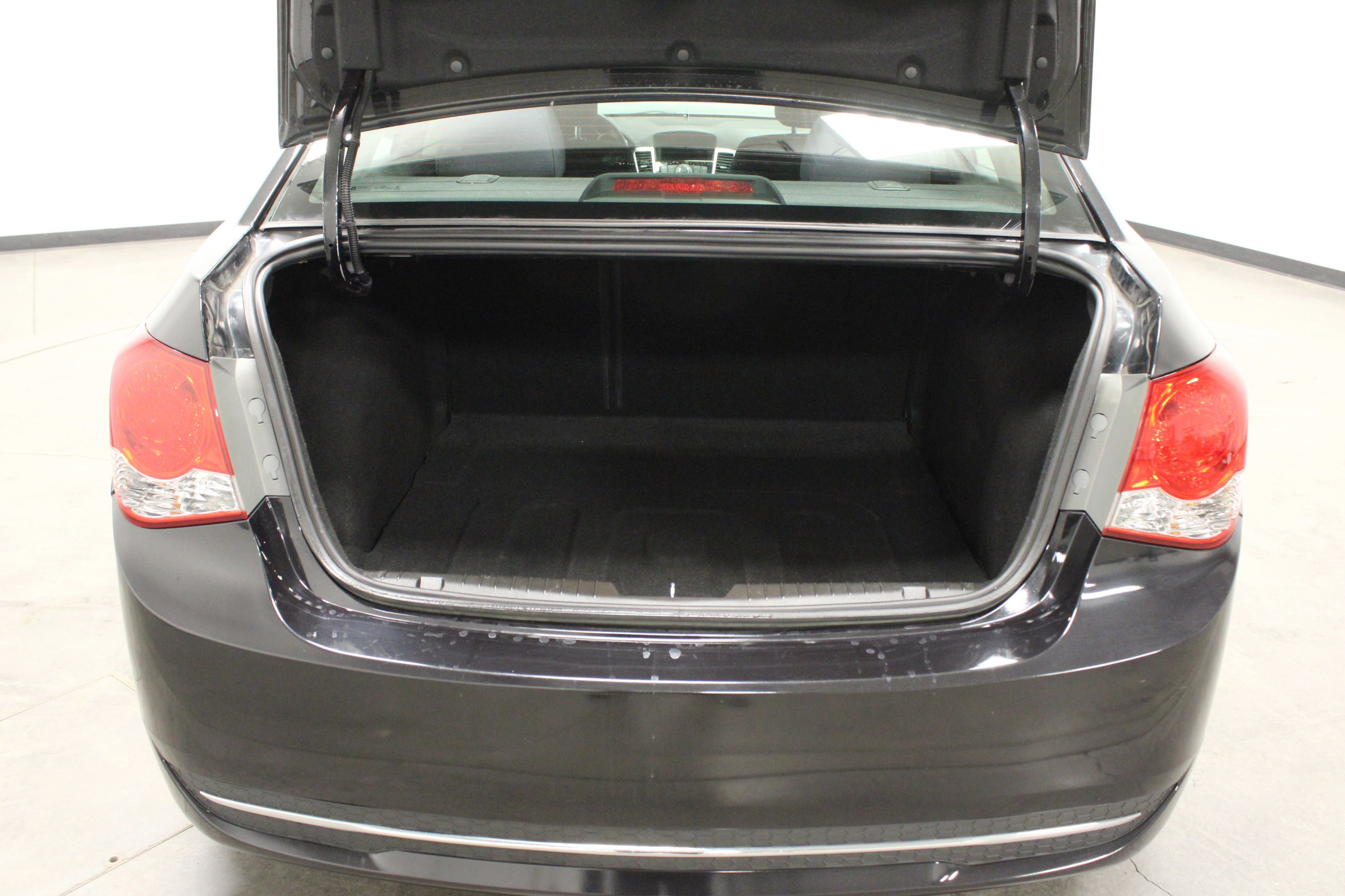 Used 2015 Chevrolet Cruze LT image 11