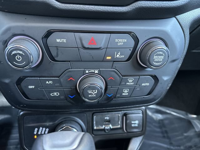 Used 2022 Jeep Renegade Limited AWD/4WD image 19