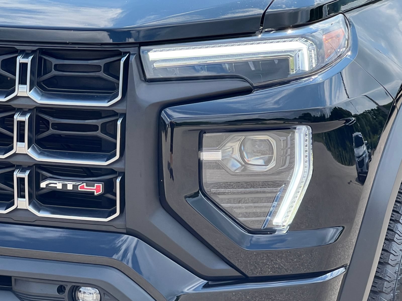 Certified 2024 GMC Canyon AT4 w/ AT4 Premium Package AWD/4WD image 45