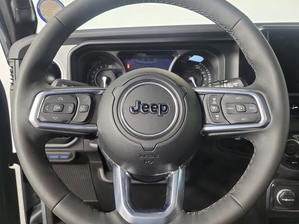 Used 2025 Jeep Wrangler Unlimited Sahara w/ Safety Group AWD/4WD image 15