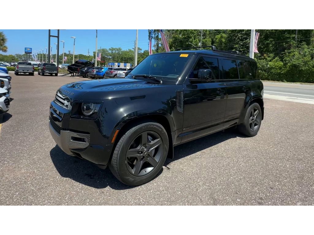 Used 2021 Land Rover Defender 110 X-Dynamic SE AWD/4WD image 4