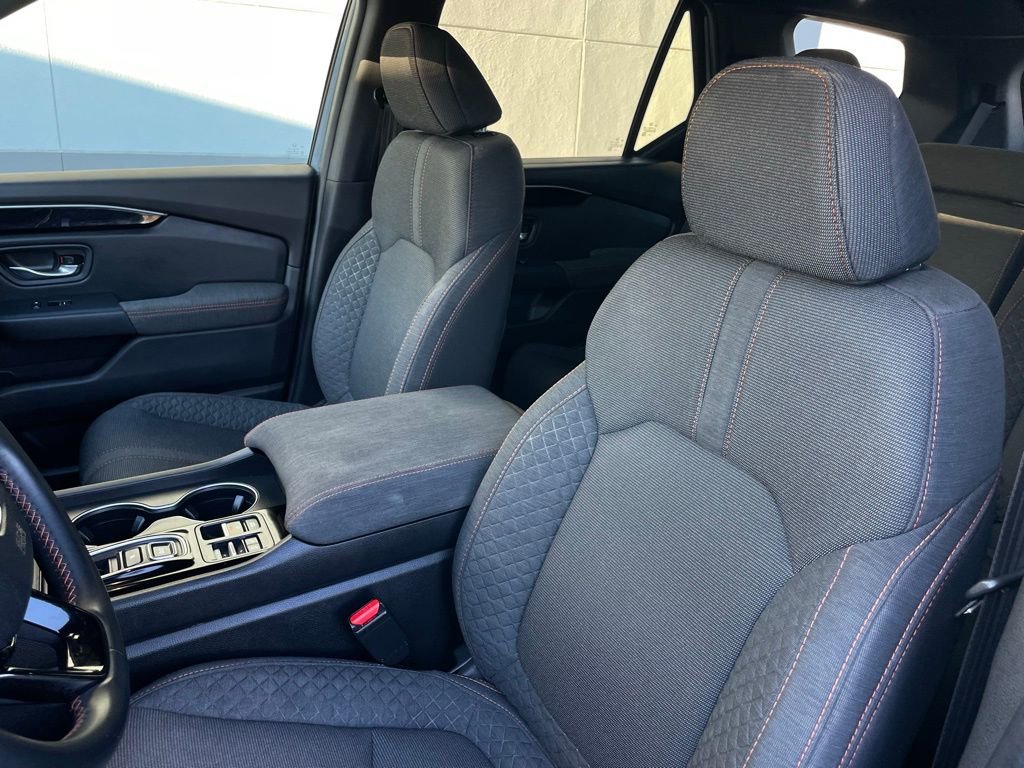 Certified 2025 Honda Pilot Sport image 25