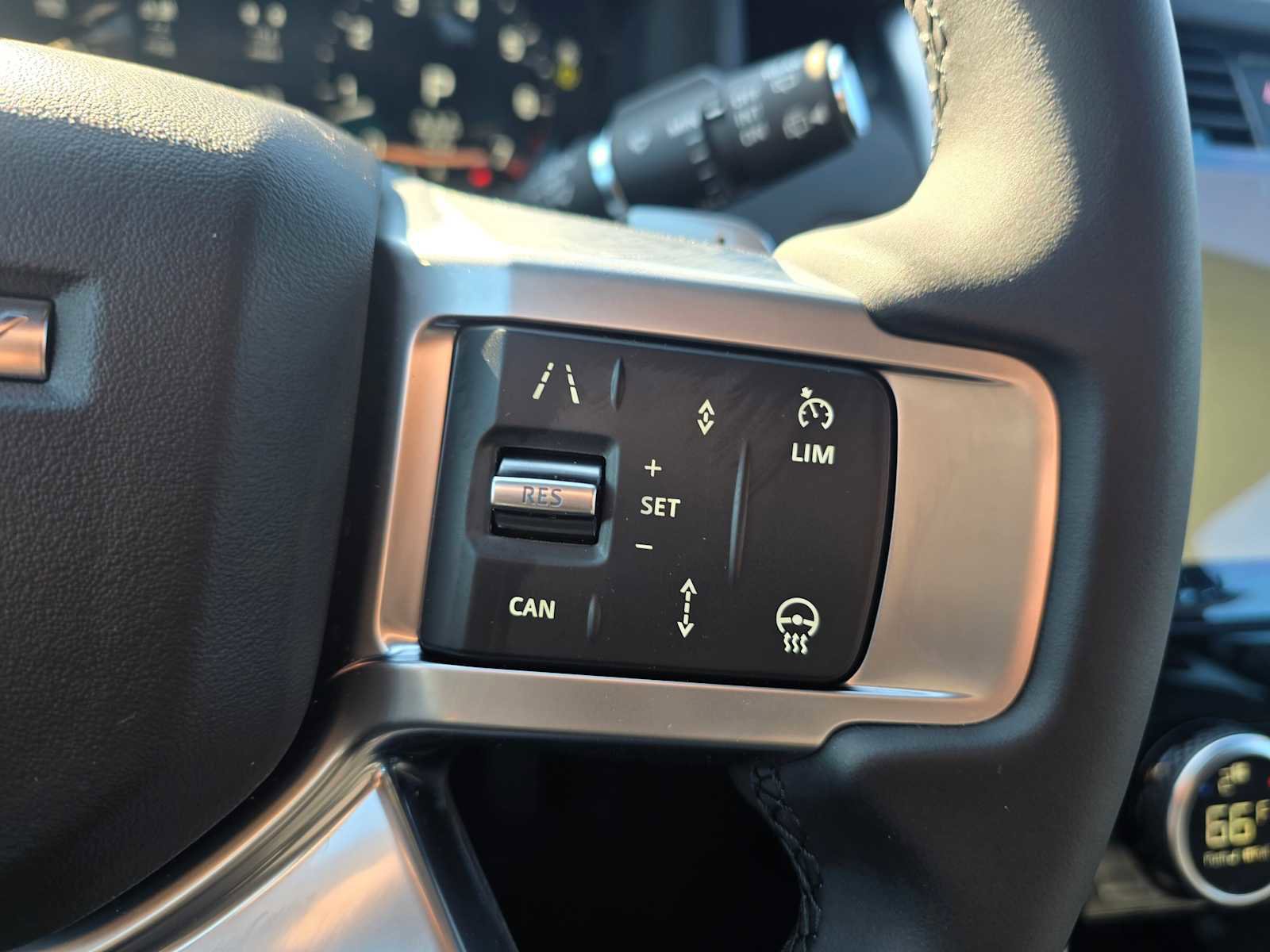 New 2025 Land Rover Discovery S image 33