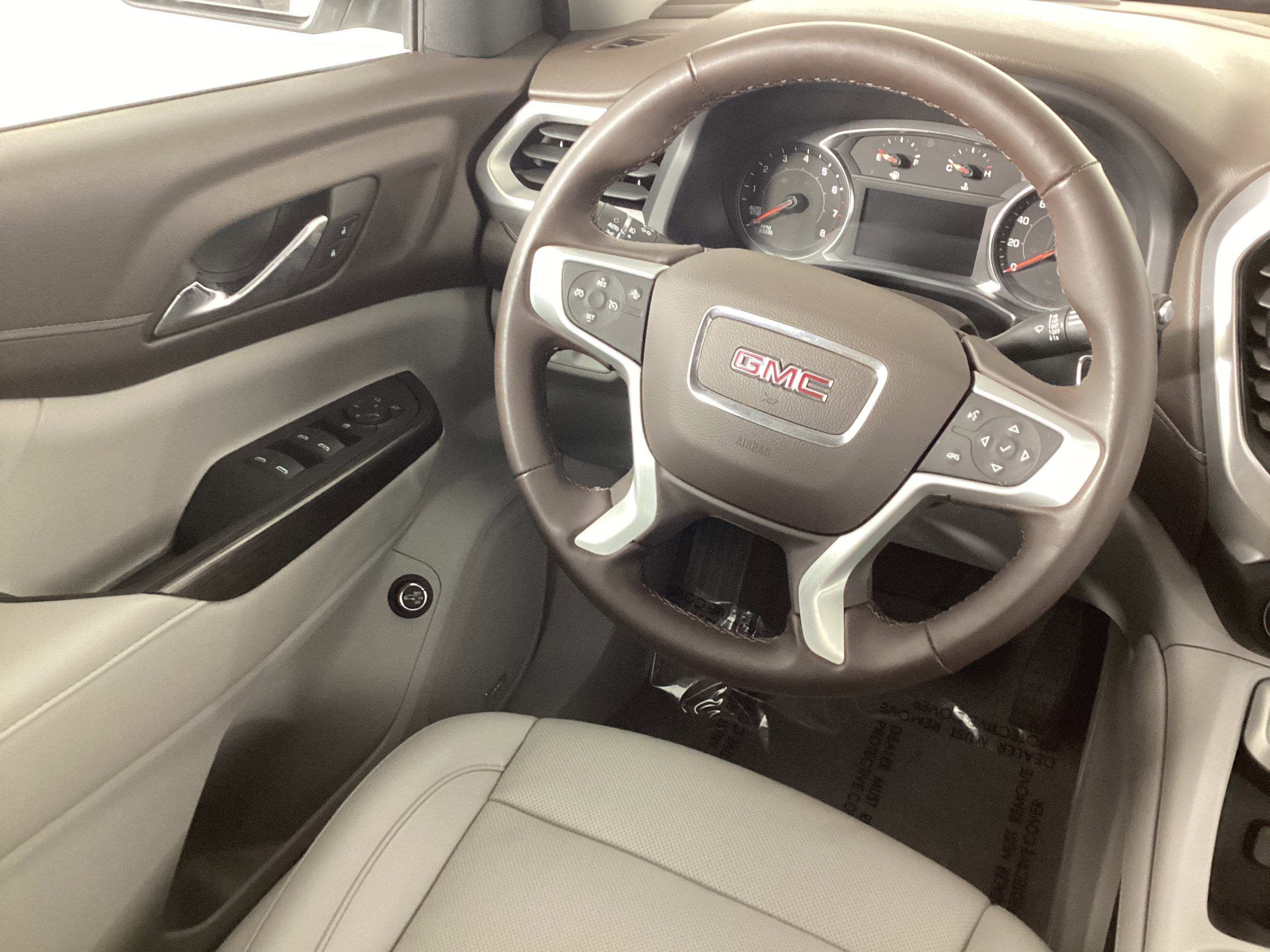 Used 2023 GMC Acadia SLT image 14