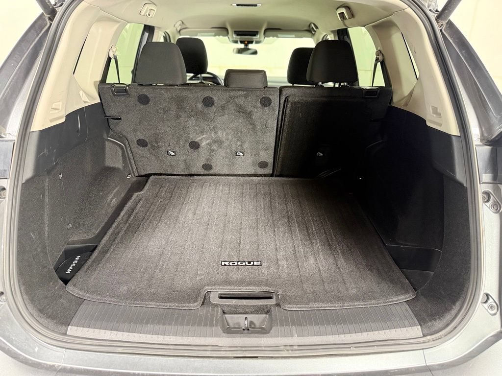 Used 2025 Nissan Rogue SV FWD image 17