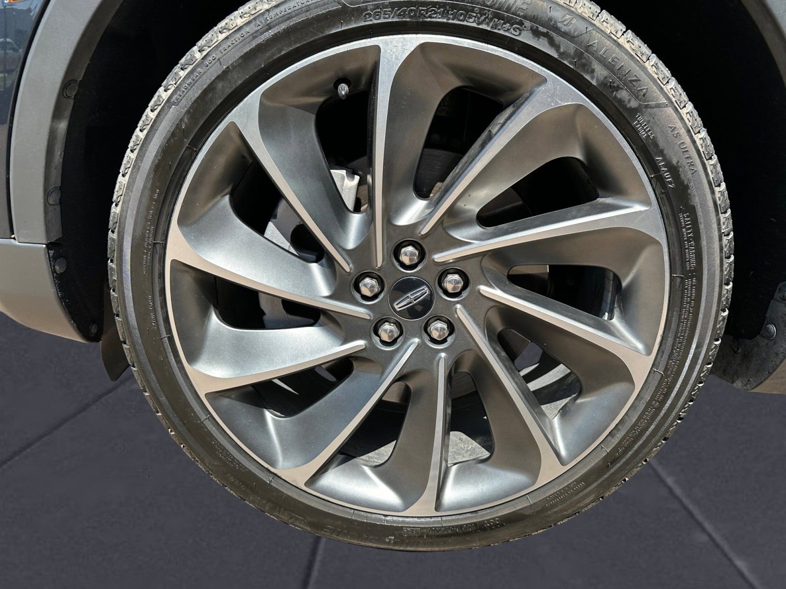 Used 2021 Lincoln Nautilus Reserve w/ Equipment Group 202A image 11