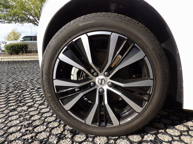 Certified 2024 Volvo XC60 B5 Plus w/ Protection Package Premier image 28