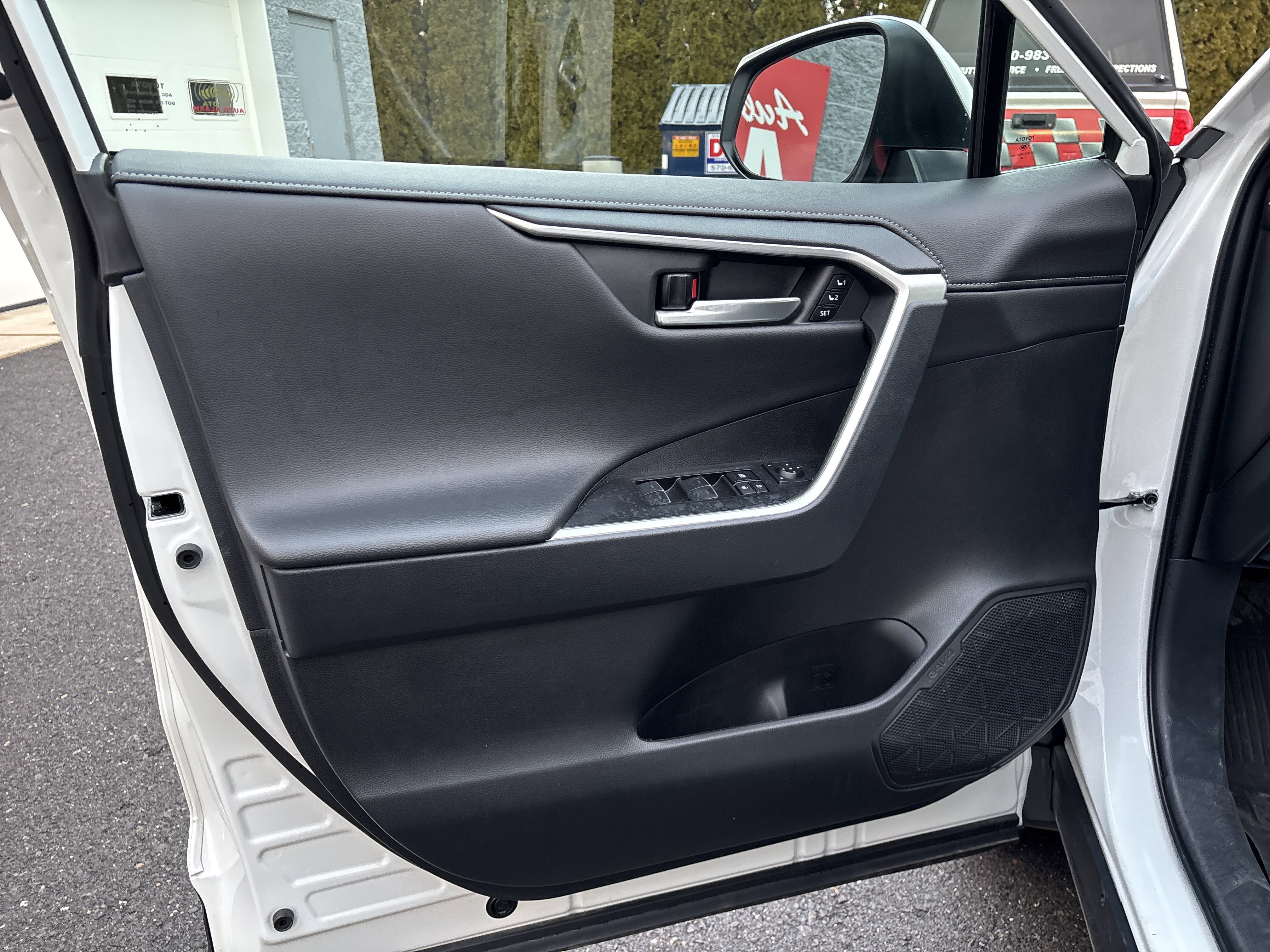 Used 2024 Toyota RAV4 Limited image 16