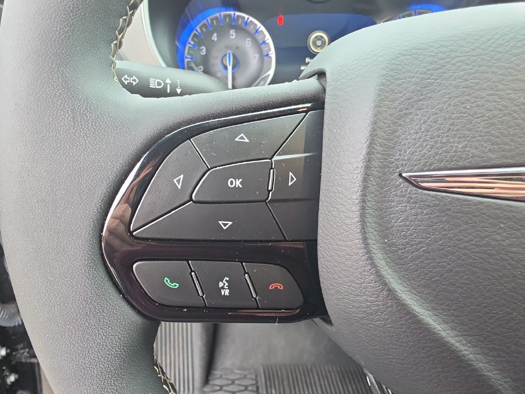 Used 2024 Chrysler Pacifica Limited w/ S Appearance Package FWD image 19