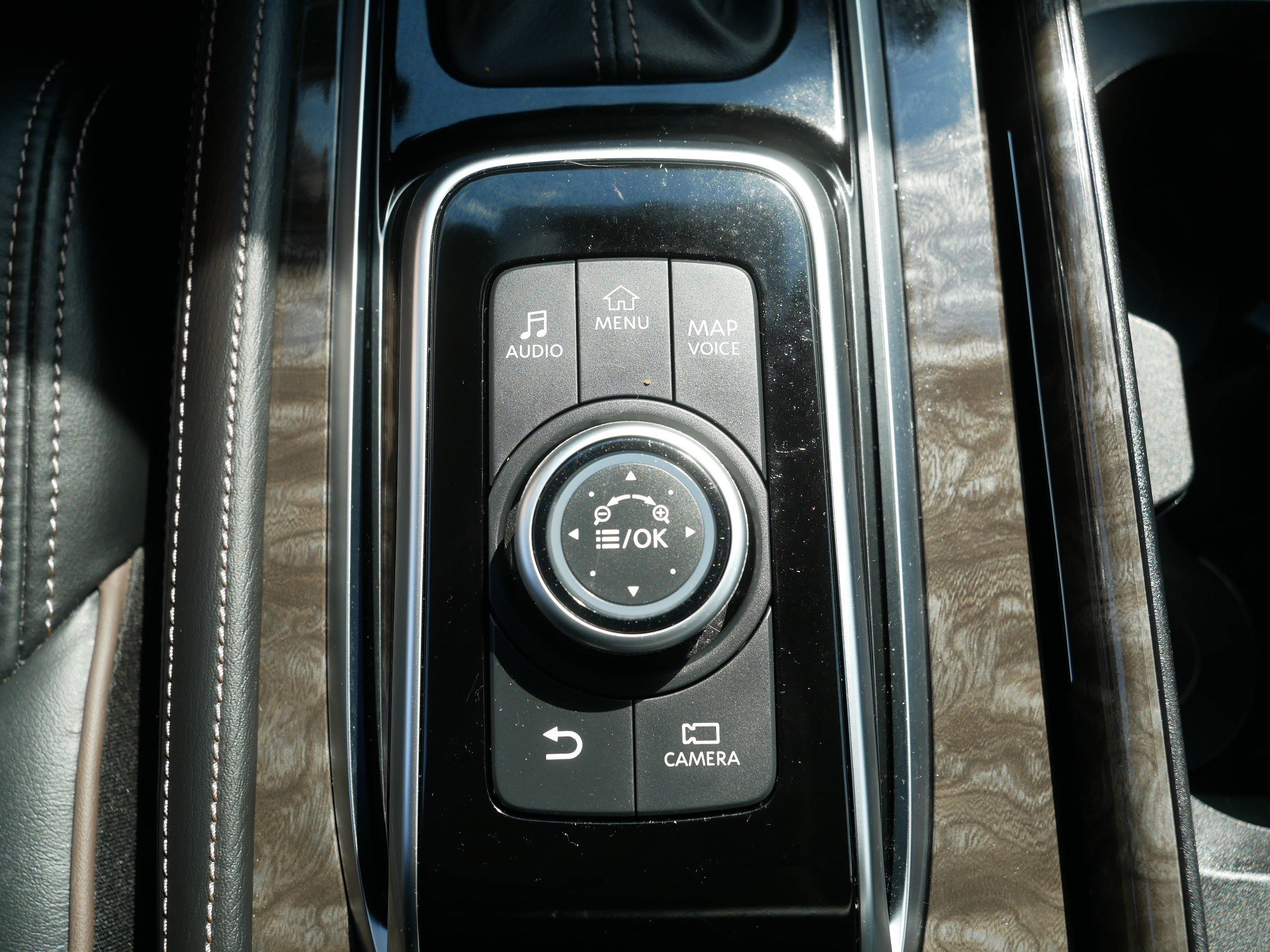 Certified 2024 Nissan Armada Platinum AWD/4WD image 31