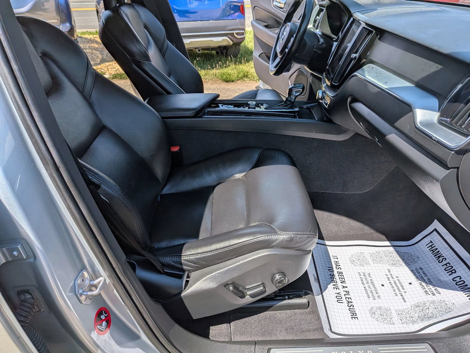 Used 2018 Volvo XC60 T6 Momentum w/ Convenience Package AWD/4WD image 46