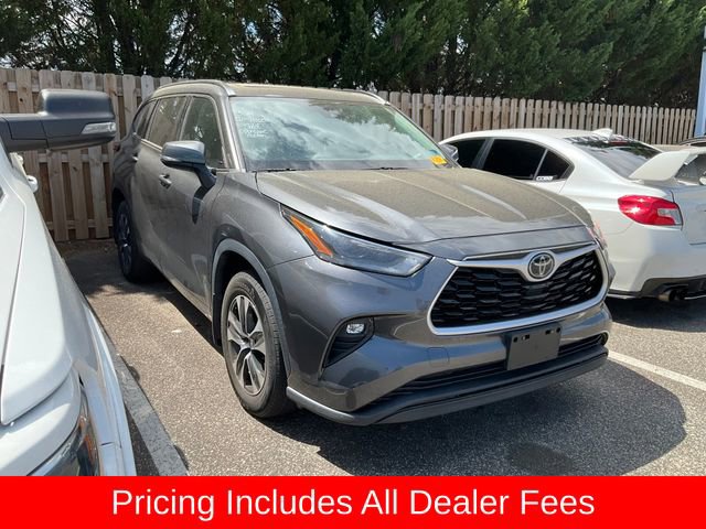 Used 2021 Toyota Highlander XLE AWD/4WD image 1