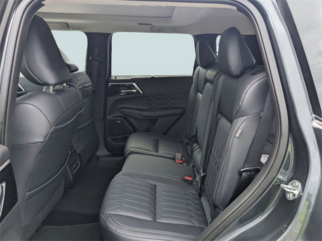 New 2025 Mitsubishi Outlander SEL image 13