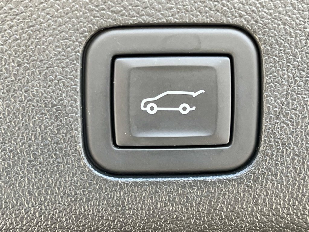 Used 2024 Chevrolet Suburban Premier AWD/4WD image 25