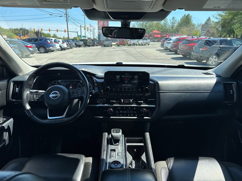 Used 2023 Nissan Pathfinder SL AWD/4WD image 13