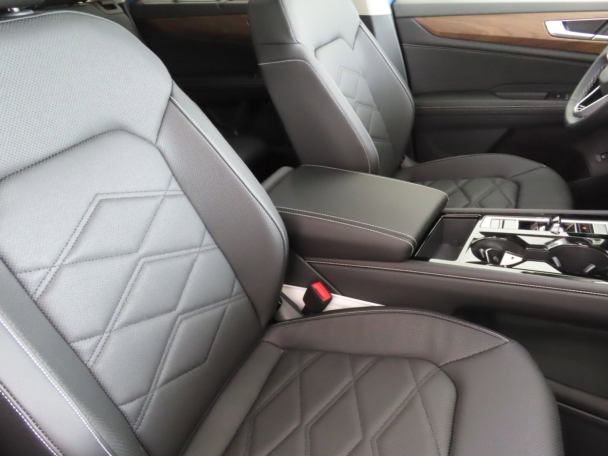 New 2025 Volkswagen Atlas SE FWD image 28