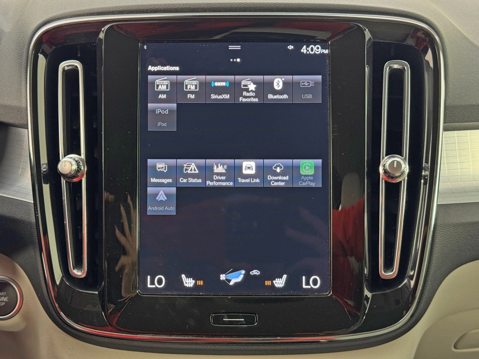 Used 2022 Volvo XC40 T5 Momentum w/ Premium Package image 27