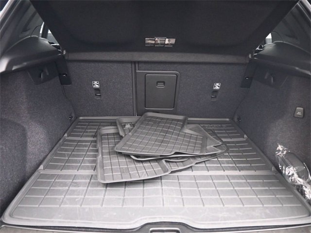 Used 2024 Volvo XC40 B5 Plus w/ Protection Package Premier image 30