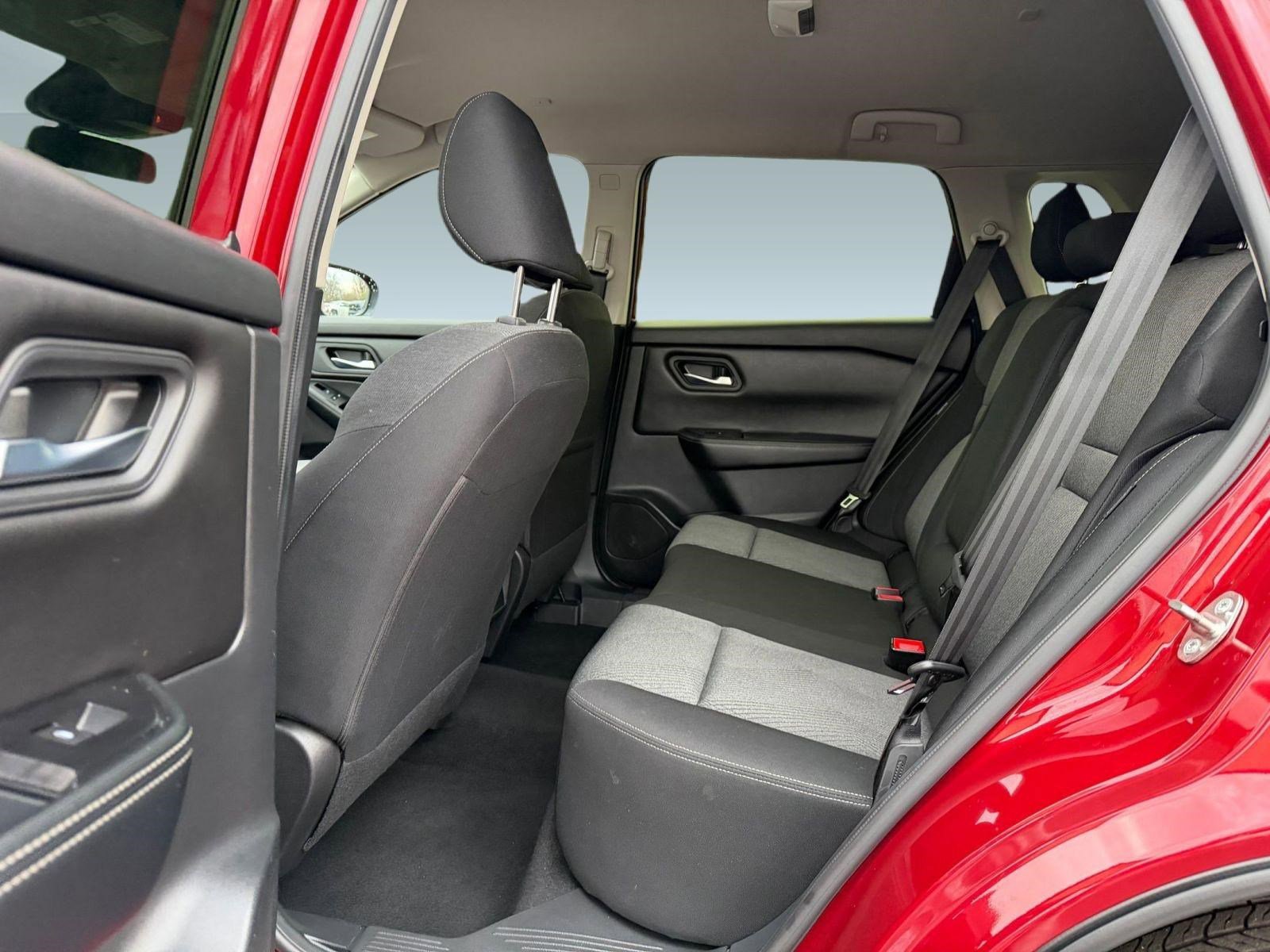 Used 2024 Nissan Rogue SV image 14