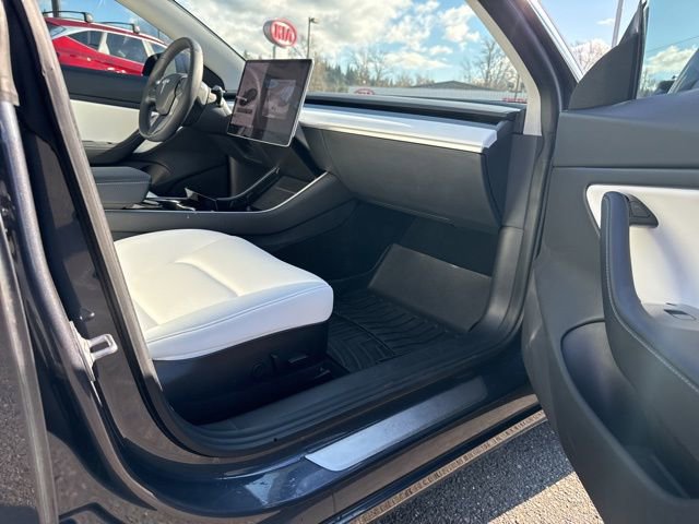 Used 2020 Tesla Model 3 Performance image 12