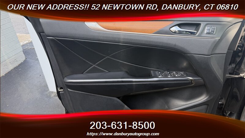 Used 2017 Lincoln MKC Reserve w/ Lincoln MKC Climate Package AWD/4WD image 10