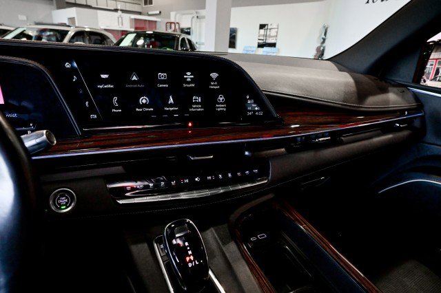 Used 2023 Cadillac Escalade ESV Premium Luxury image 35