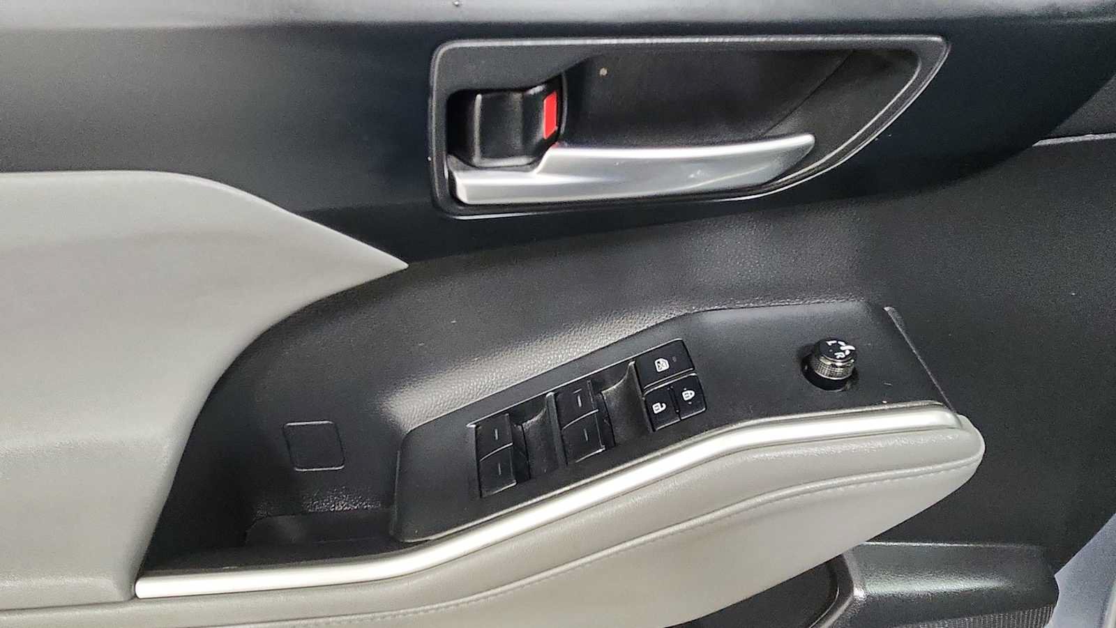 Certified 2022 Toyota Highlander XLE AWD/4WD image 15
