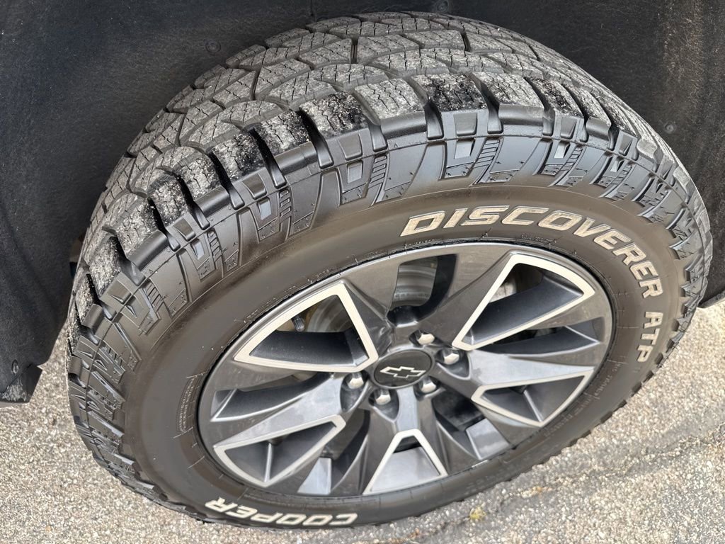 Used 2022 Chevrolet Suburban Z71 w/ Luxury Package AWD/4WD image 11