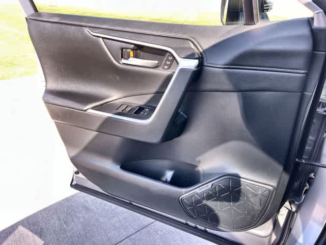 Used 2020 Toyota RAV4 Limited AWD/4WD image 30
