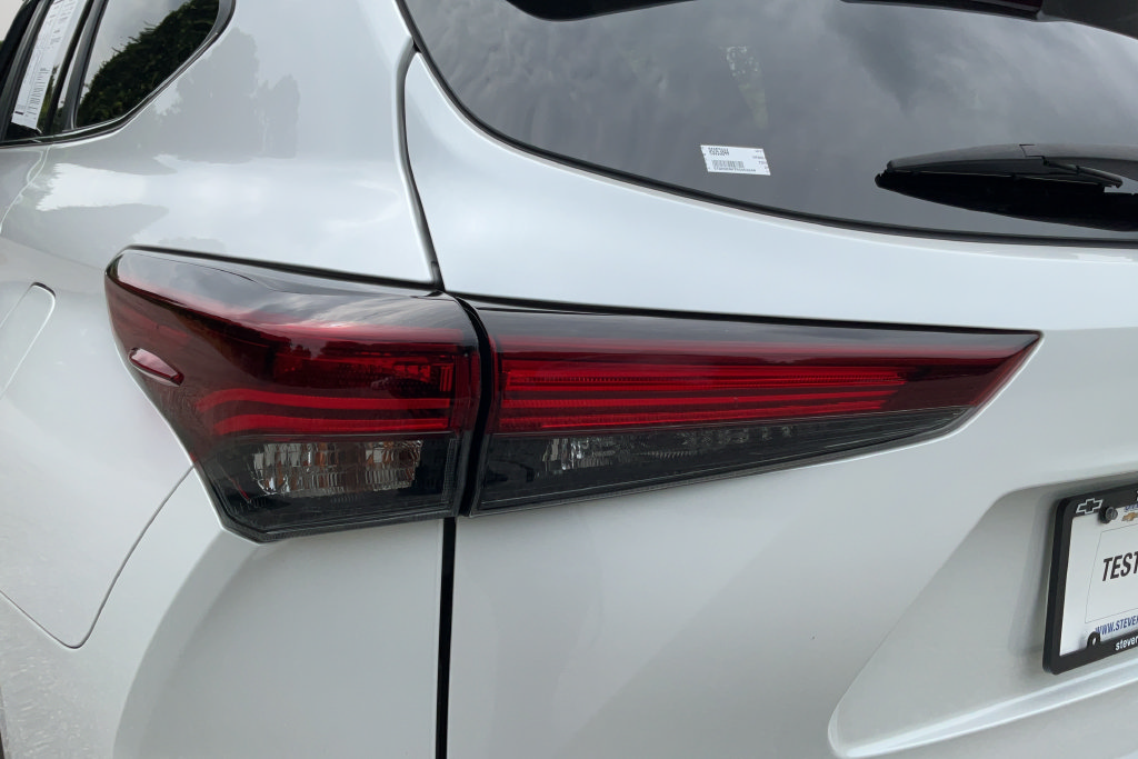 Used 2024 Toyota Highlander XLE FWD image 26