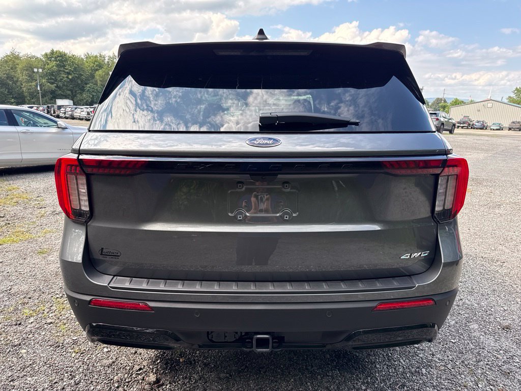 New 2026 Ford Explorer ST-Line w/ ST-Line Street Pack AWD/4WD image 5