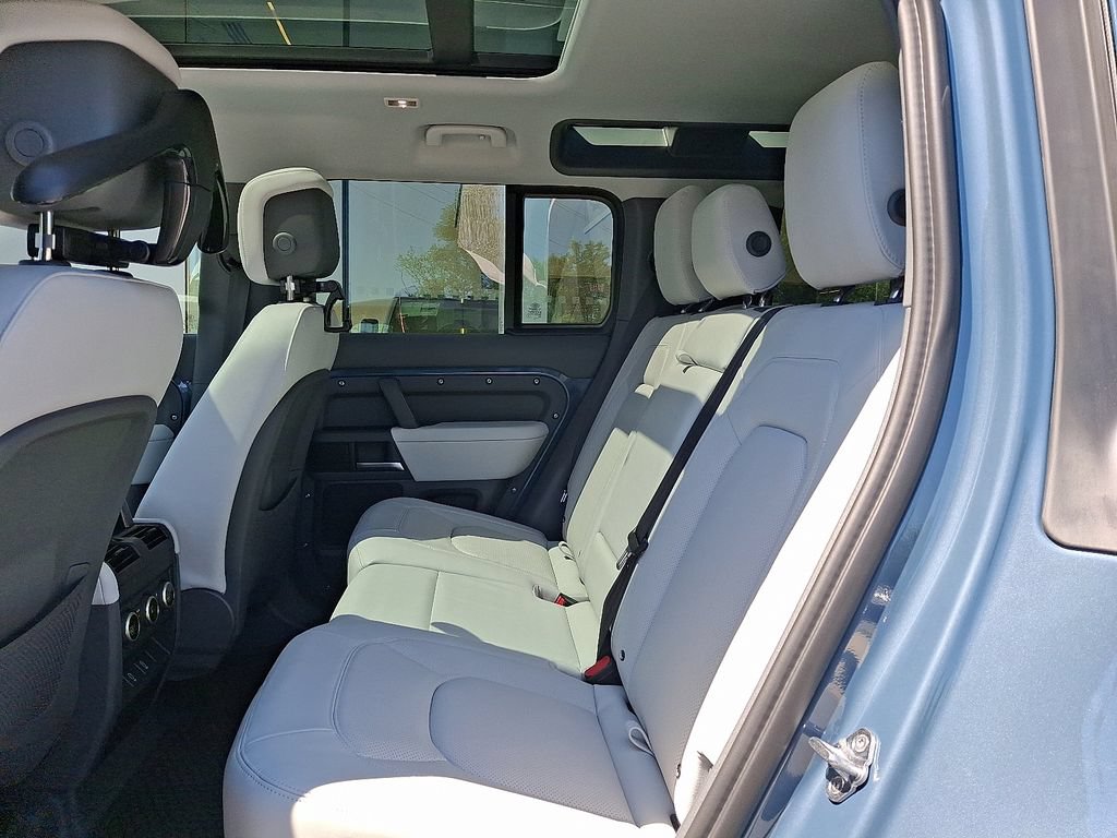 New 2026 Land Rover Defender 110 X-Dynamic SE AWD/4WD image 6