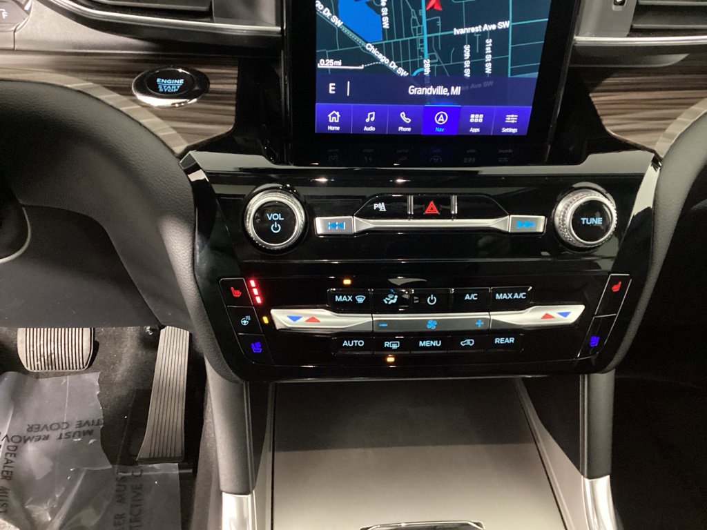 Used 2023 Ford Explorer Limited w/ Limited Technology Package image 28