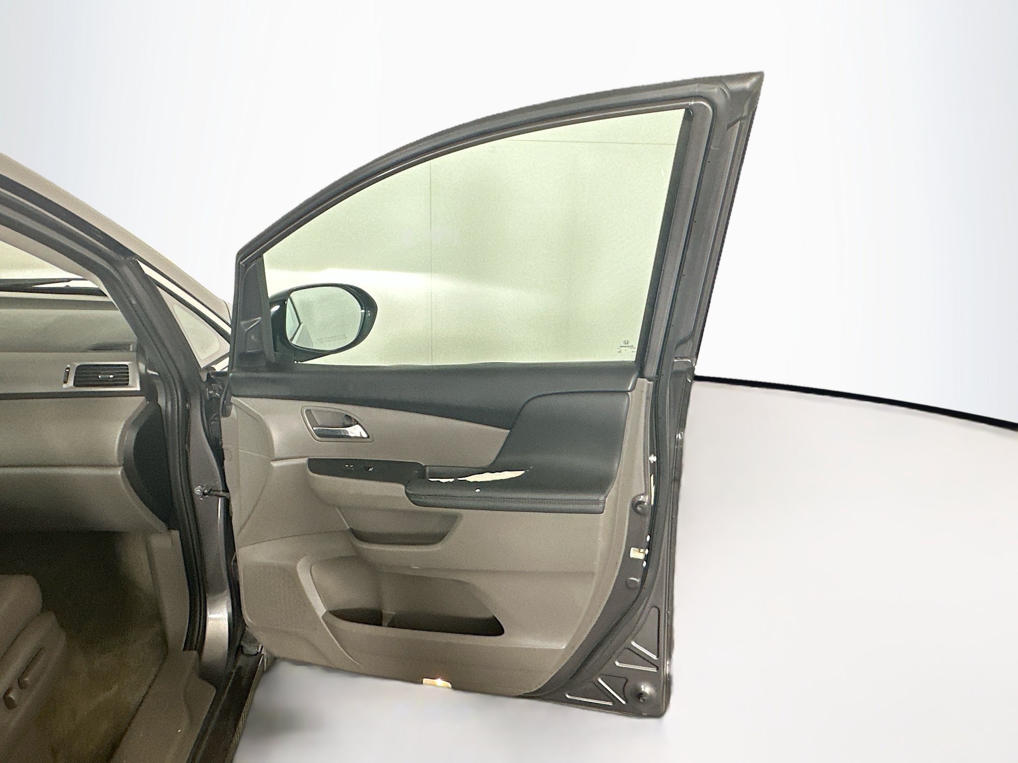 Used 2015 Honda Odyssey Touring image 32