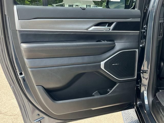 New 2025 Jeep Wagoneer L Series II w/ Convenience Group I AWD/4WD image 8