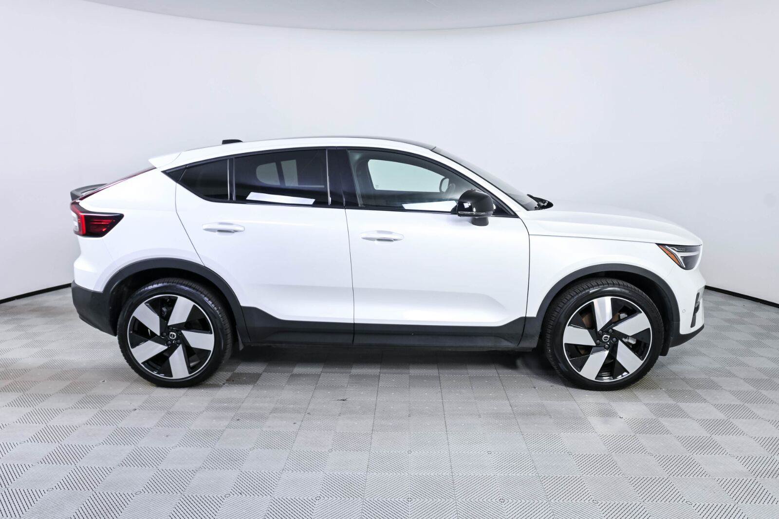 Certified 2024 Volvo C40 Recharge Ultimate AWD/4WD image 28