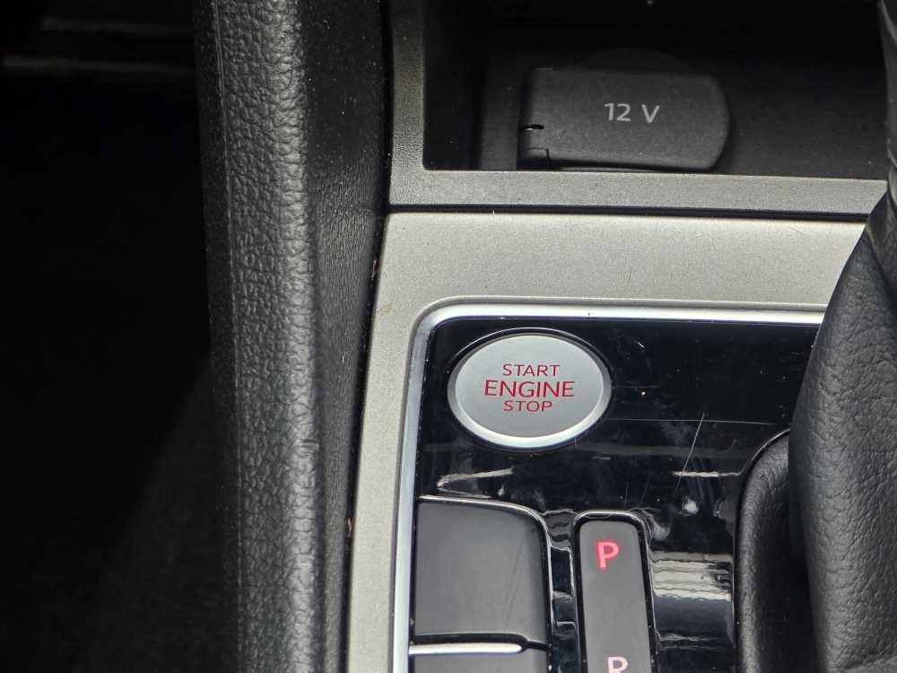 Used 2022 Volkswagen Passat 2.0T SE image 17