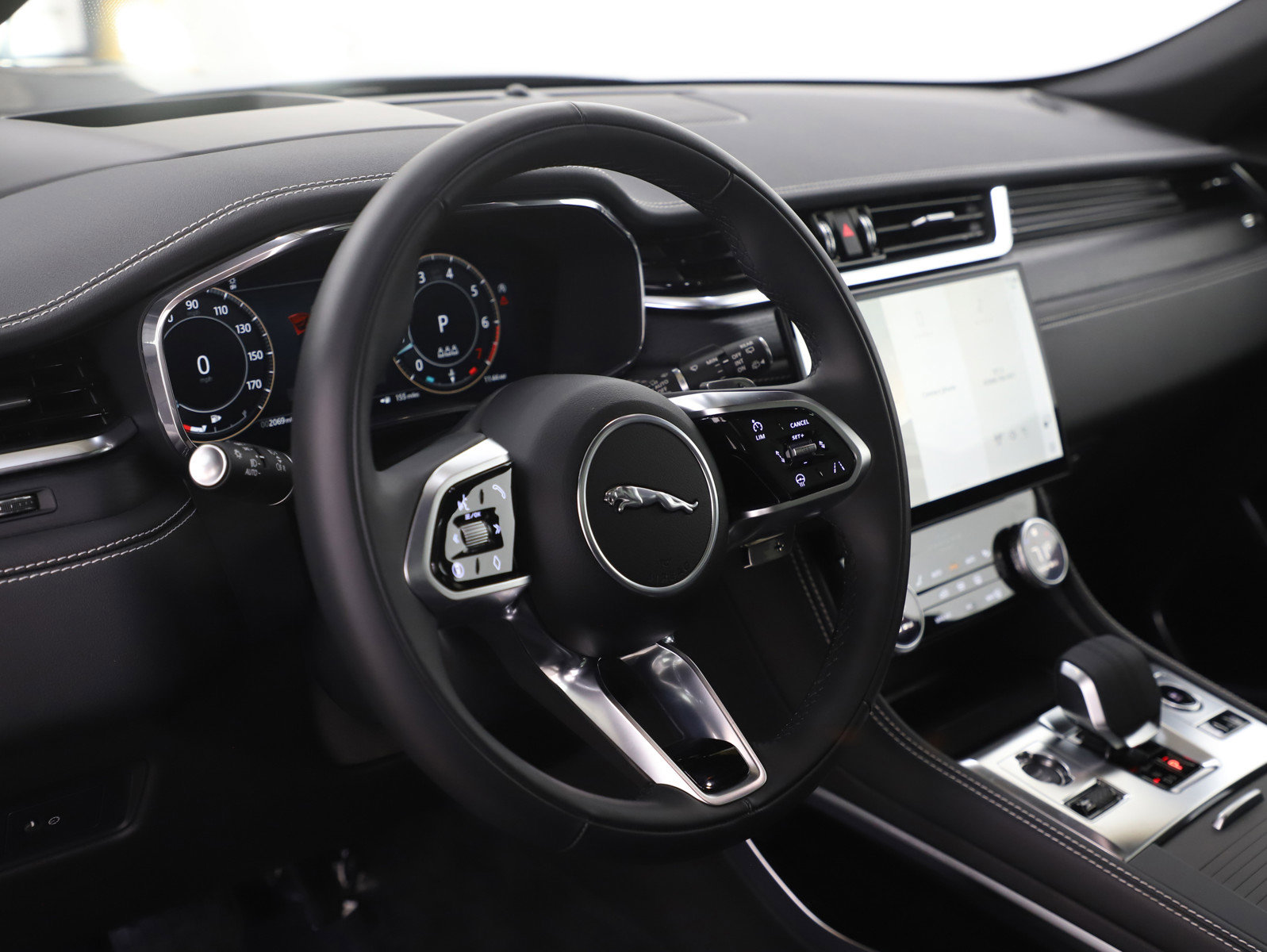 Used 2025 Jaguar F-PACE R-Dynamic S image 22