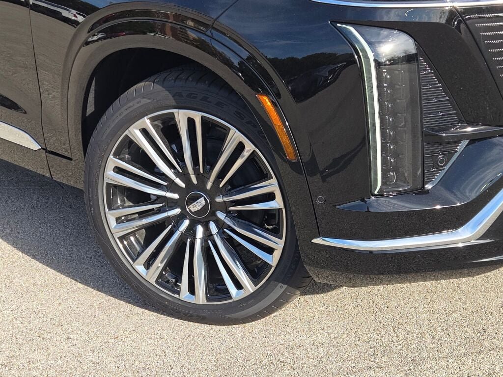 New 2026 Cadillac Vistiq Premium Luxury w/ LPO, Floor Liner Package image 3