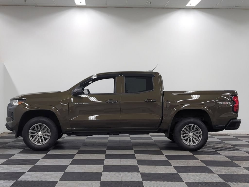 Used 2024 Chevrolet Colorado LT w/ LT Convenience Package AWD/4WD image 4