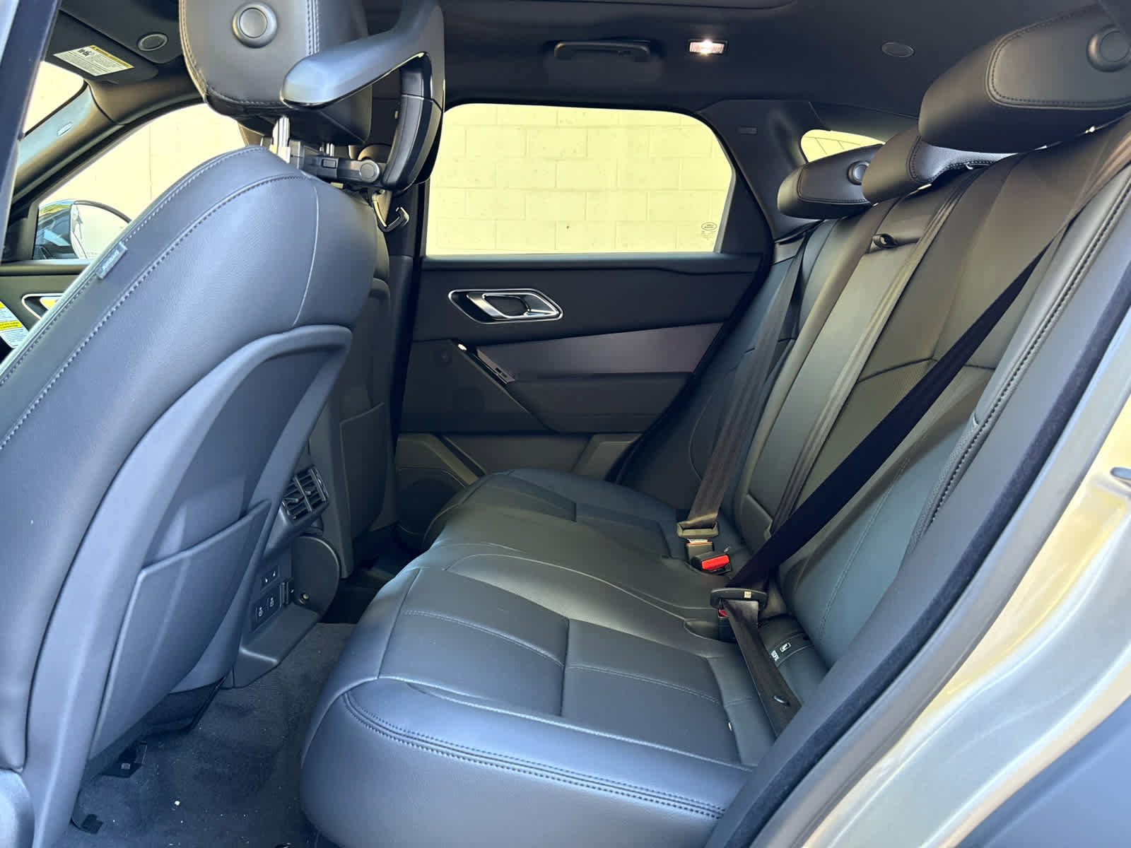 New 2026 Land Rover Range Rover Velar Dynamic SE image 18