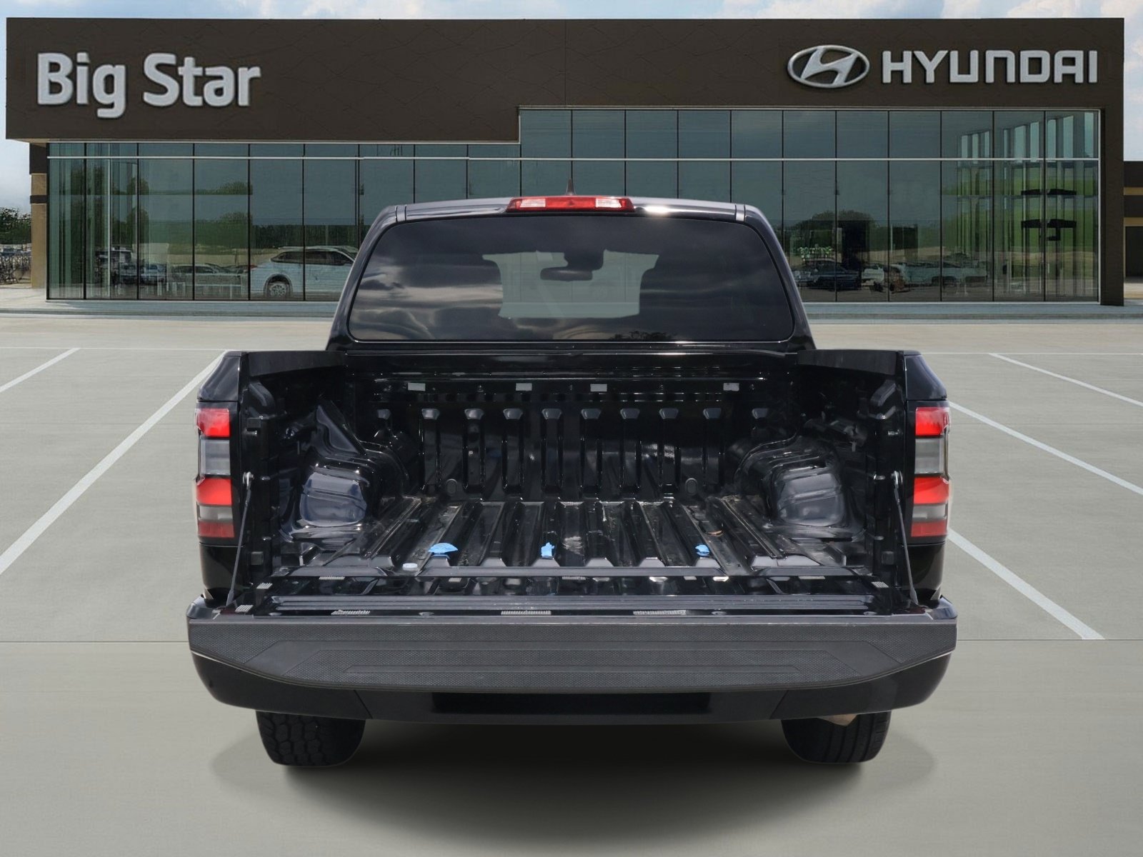 Used 2024 Nissan Frontier SV w/ Technology Package RWD image 8