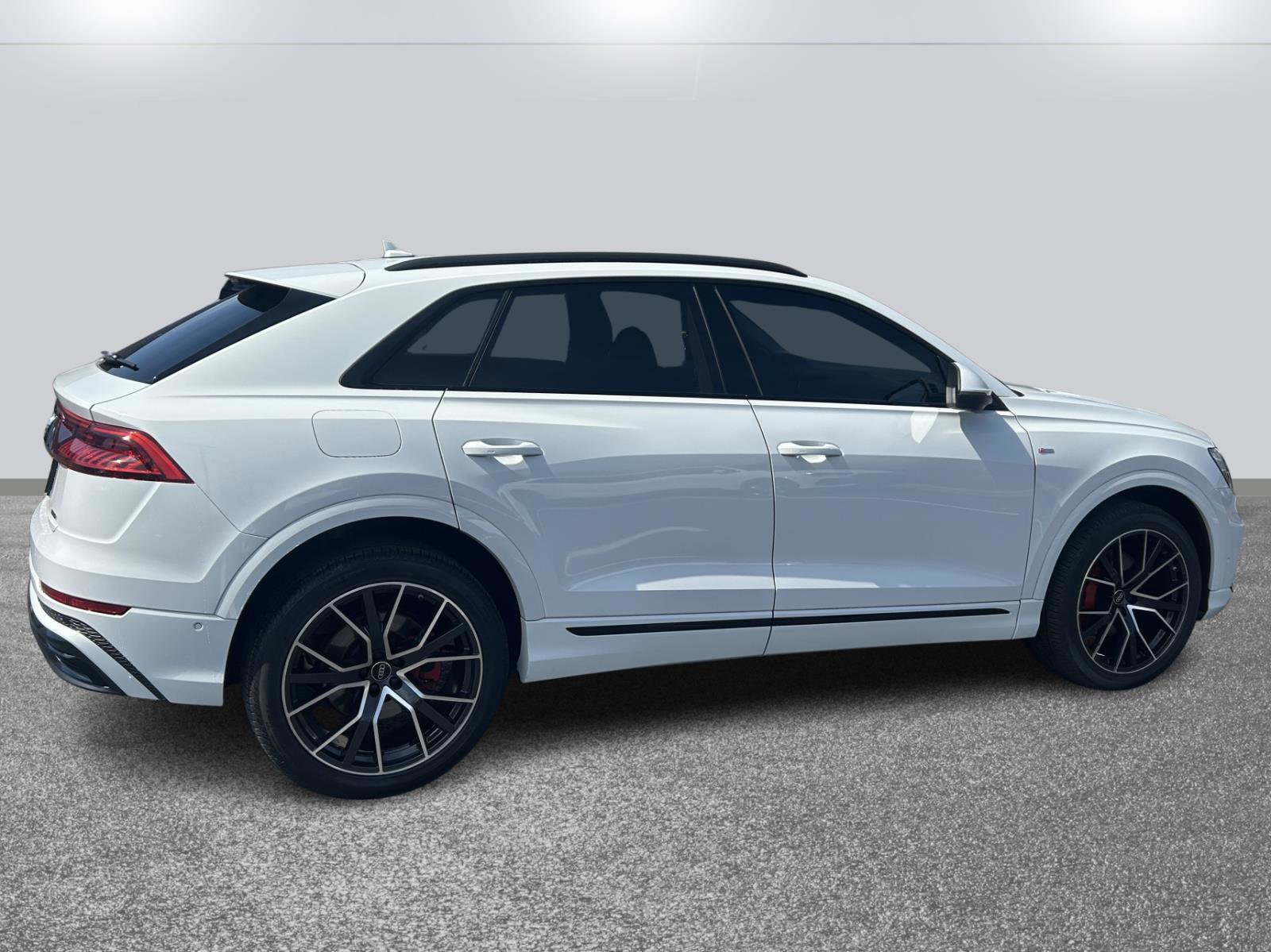 Certified 2023 Audi Q8 Premium Plus w/ Premium Plus Package image 4