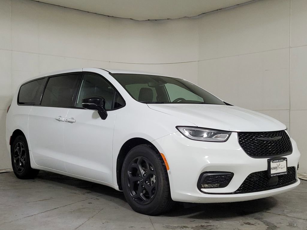 Used 2024 Chrysler Pacifica Select image 11